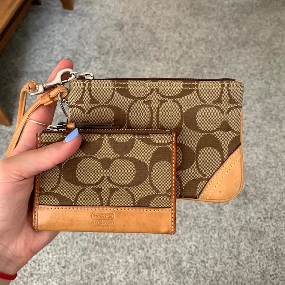 2 piece COACH wristlet and coin purse - Picture 4 of 4